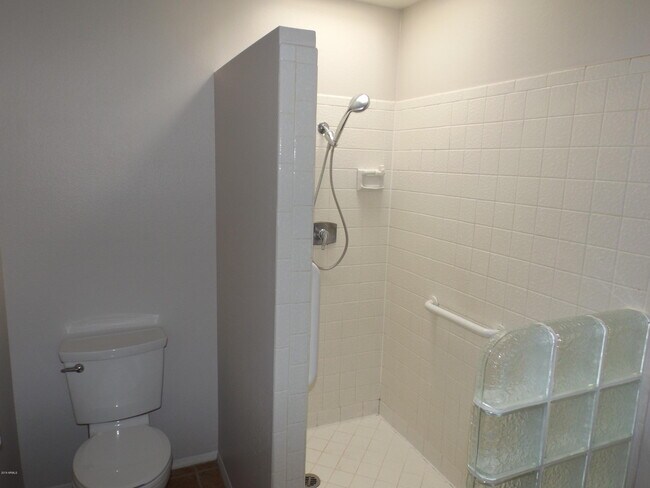 Building Photo - 2705 E Cactus Rd