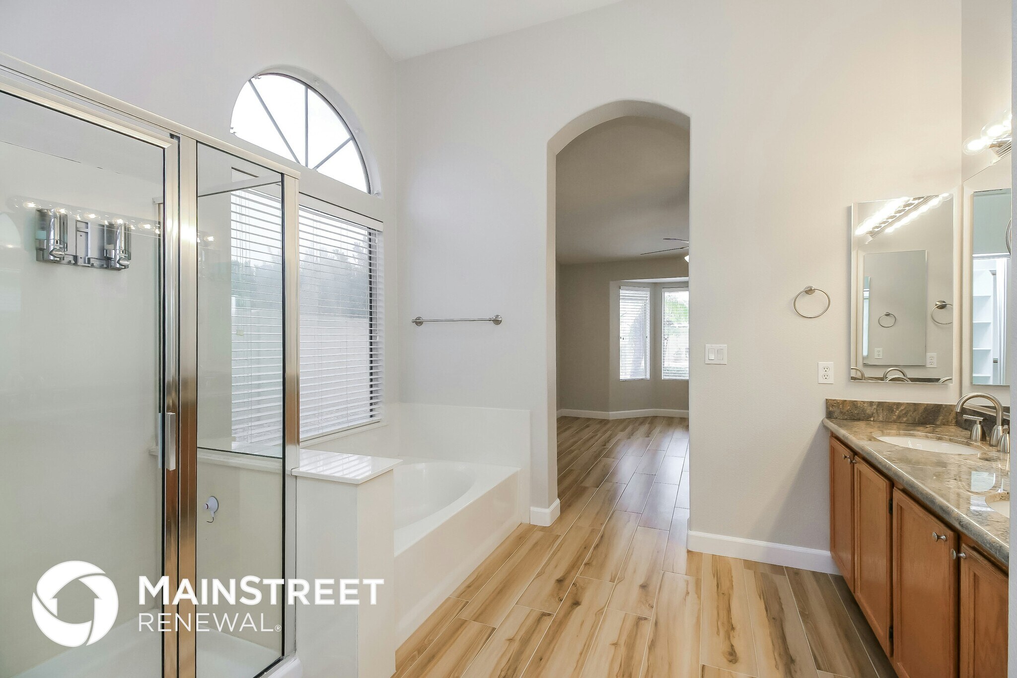 Building Photo - 1668 E Golden Ln