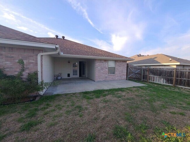 Building Photo - 4504 Aspen Dr