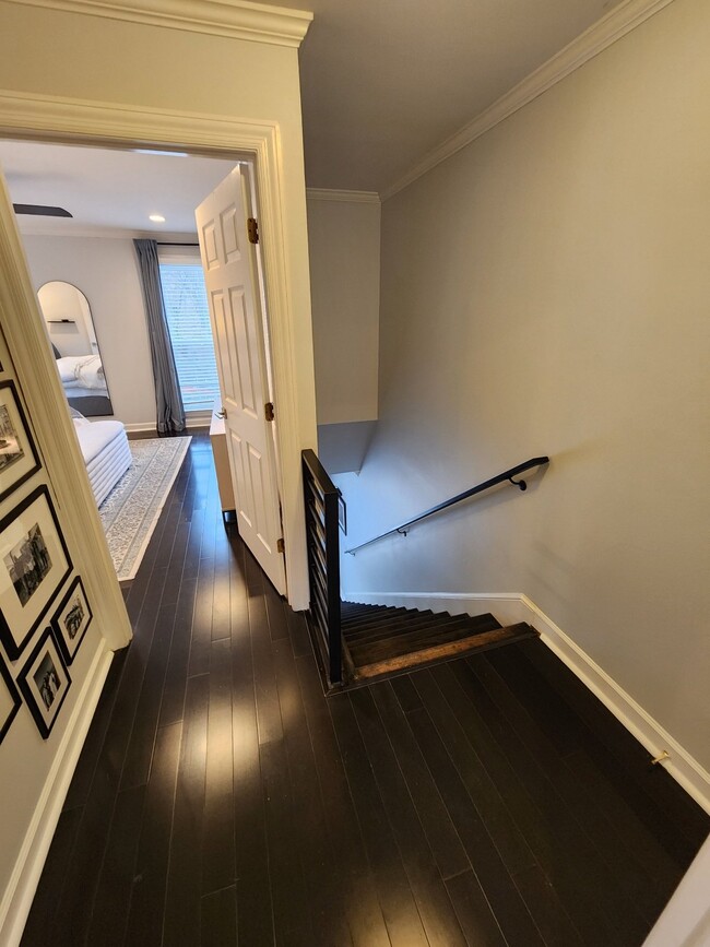 Building Photo - Location, location, location! Beautiful 2BR/1.5BA townhouse in West End Park!
