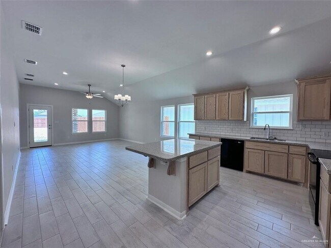 Building Photo - 8329 N 35th Ln