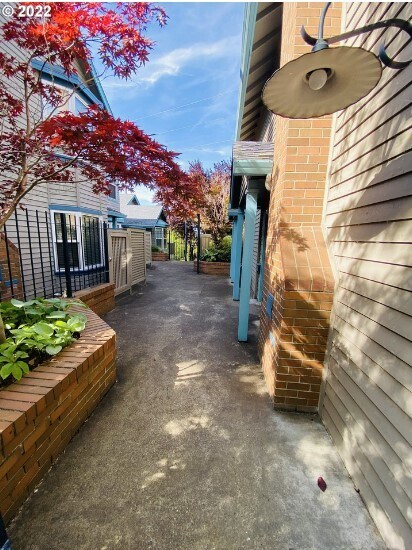 access from street stairs - 1439 SW Montgomery St