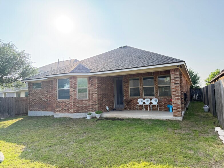 Building Photo - 2432 Granite Hill Dr