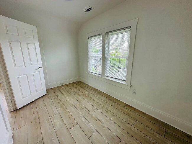 Building Photo - 4014 Cypress Ave
