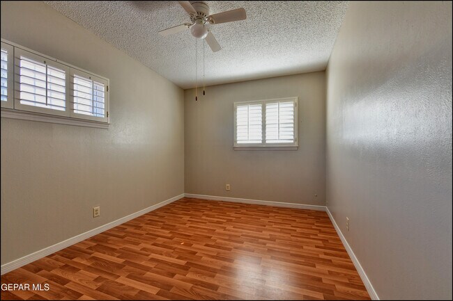 Building Photo - 5108 Paris Ave