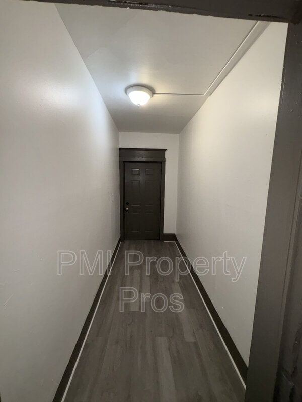 Building Photo - 140 E Chambers St