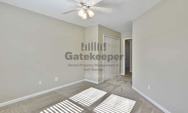 Building Photo - 115 Hidden Lake Dr