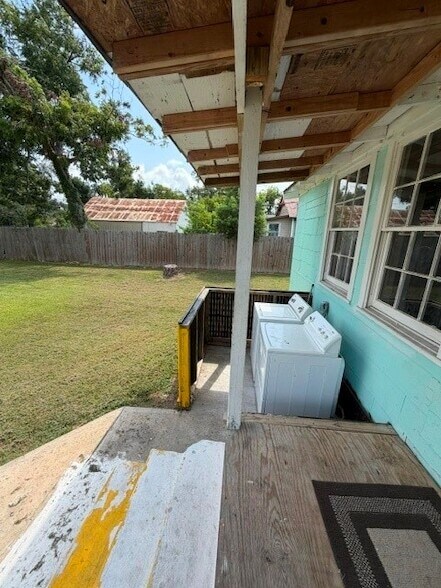 Building Photo - 512 Stimpson St