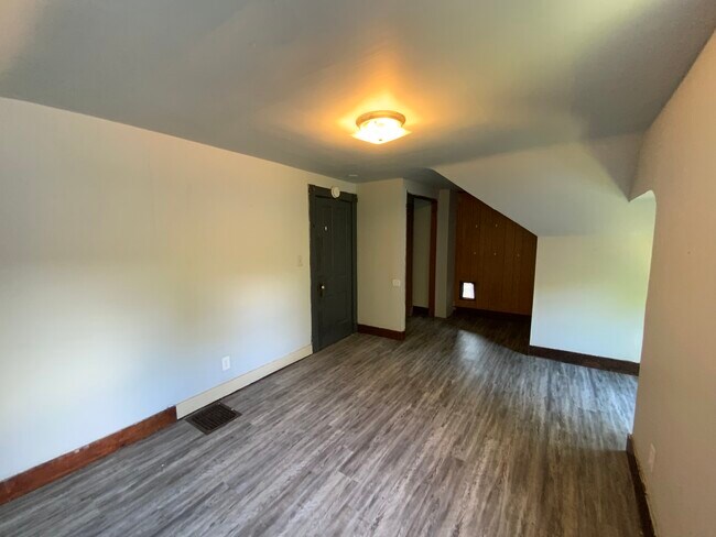 Building Photo - 28 S Griffin St