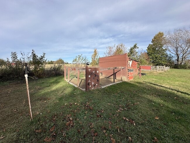 Building Photo - 131 Woods Rd