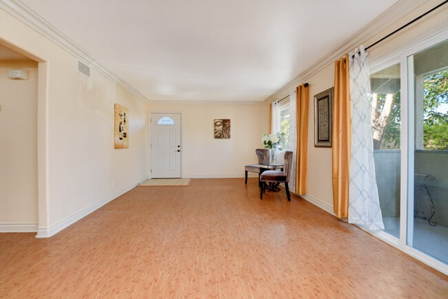 Building Photo - 194 Avenida Descanso