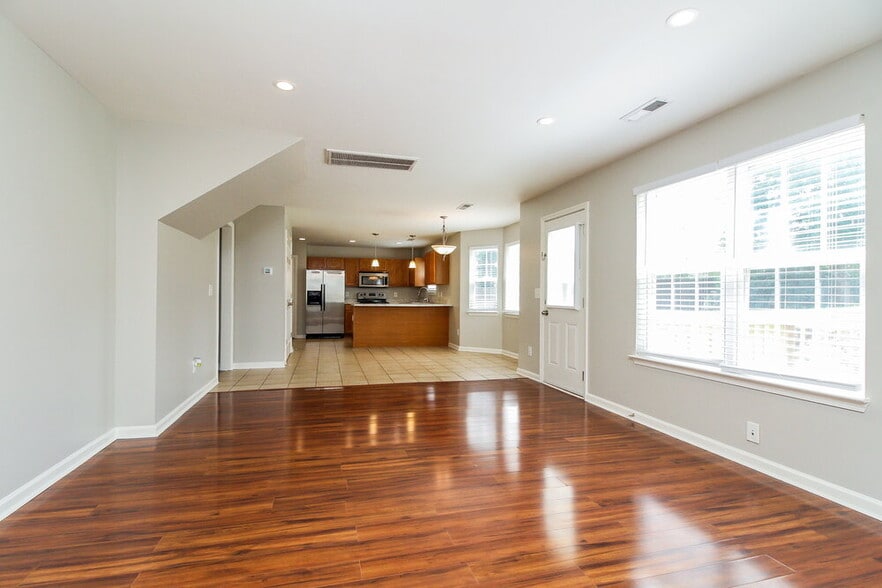 Building Photo - 4108 Pineorchard Pl