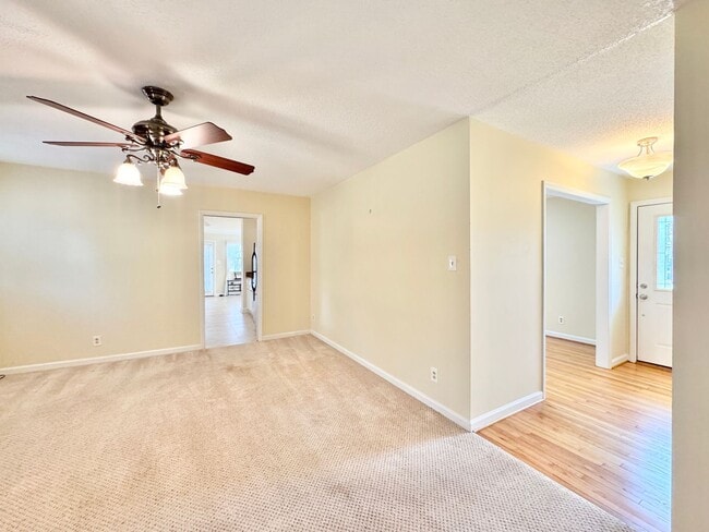 Building Photo - Well Maintained 3 Bedroom Home Off Lake Brandt Rd!