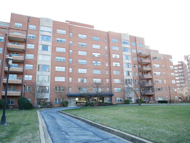 Primary Photo - PRIME LOCATION!! Steps from JHU & Medstar ...