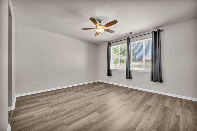 Building Photo - 10740 Cedar Rock Dr