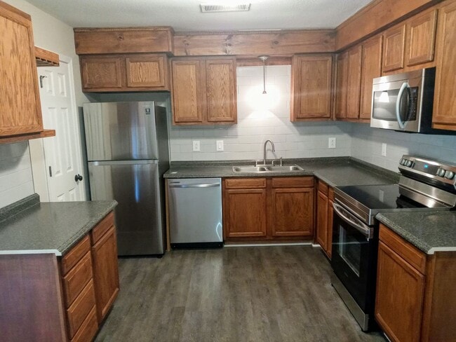 Building Photo - 407 Roselawn Dr