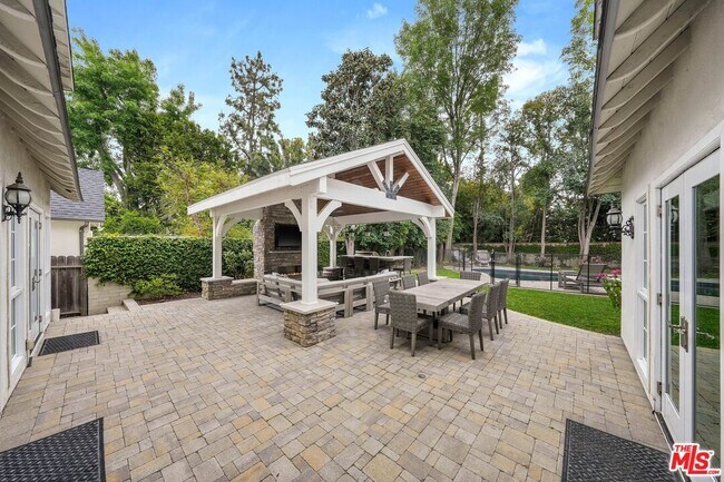 Building Photo - 15434 Sutton St