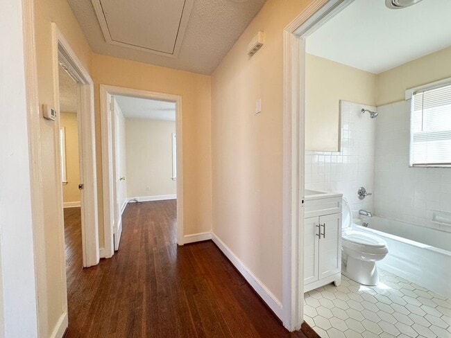 Building Photo - Kirkwood 2 BR