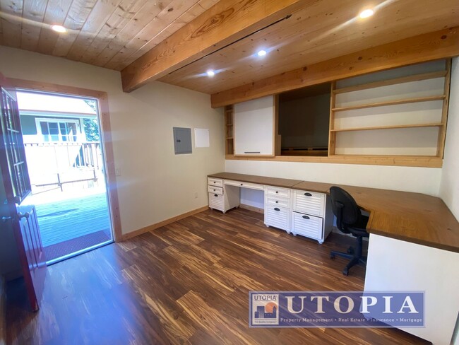 Building Photo - Gorgeous 4-bedroom, 2-bathroom Forest Lake Home with Deck, Office & Scenic Redwood Views
