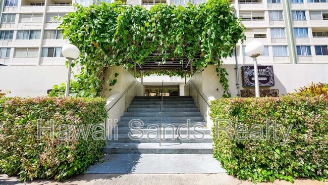 Building Photo - 780 Amana St