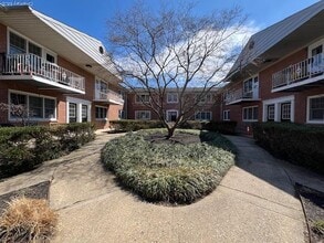 Building Photo - 100 Manhasset Ave