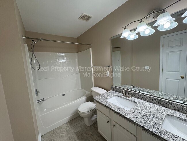 Building Photo - 504 Canyon Lake Cir