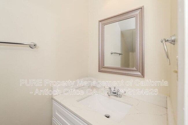 Building Photo - 2043 Sierra Rd