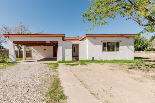 Building Photo - 3 Bedroom 2 Bathroom