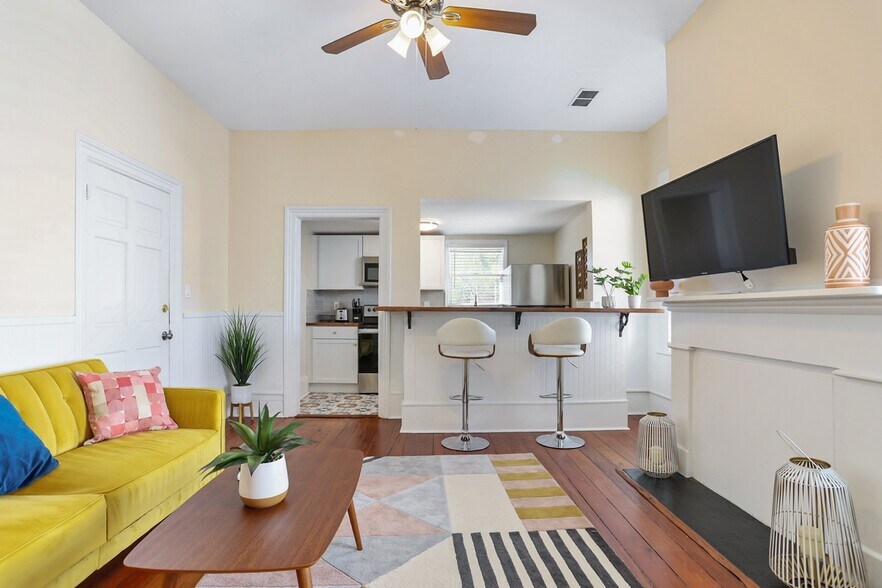 Building Photo - 303 W Park Ave