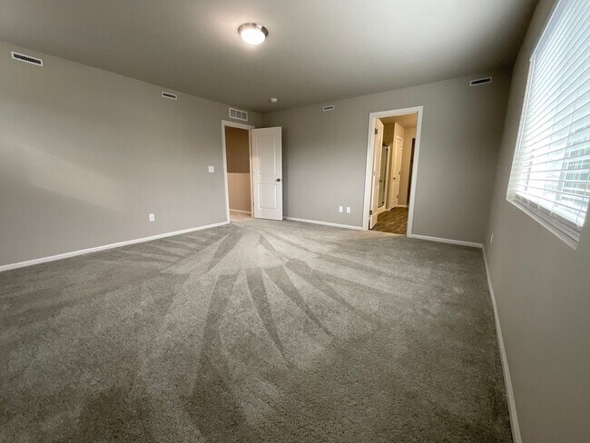 Building Photo - Beautiful 4 Bedroom, 2.5 Bath Home Availab...