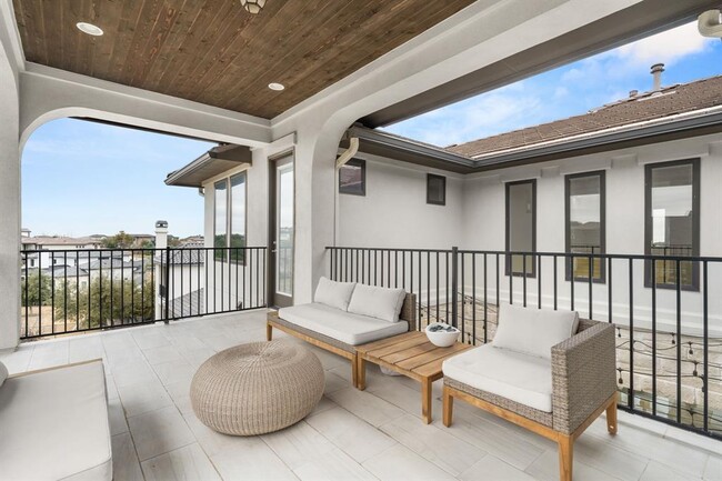 Building Photo - 702 Serene Estates Dr