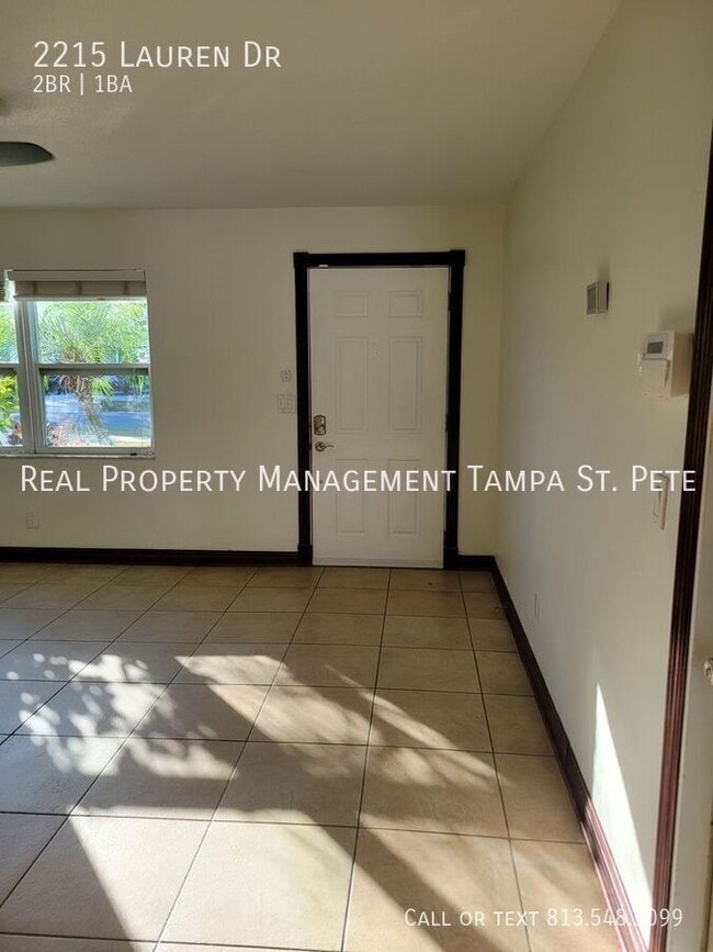 Building Photo - 2215 Lauren Dr