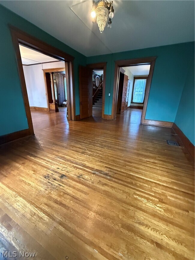 Building Photo - 932 Maple Ave
