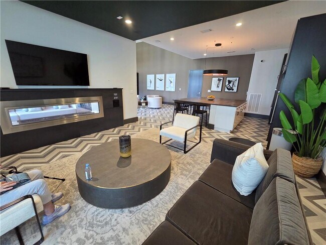 Building Photo - 775 Juniper St NE