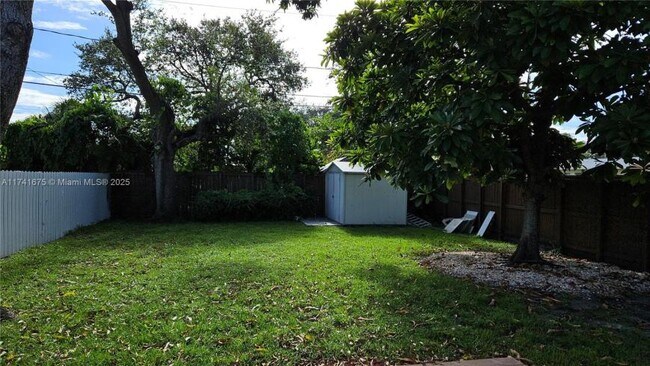 Building Photo - 3 bedroom in Hollywood FL 33020
