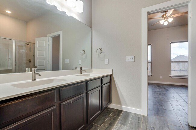 Building Photo - 130 Hidden Springs Dr