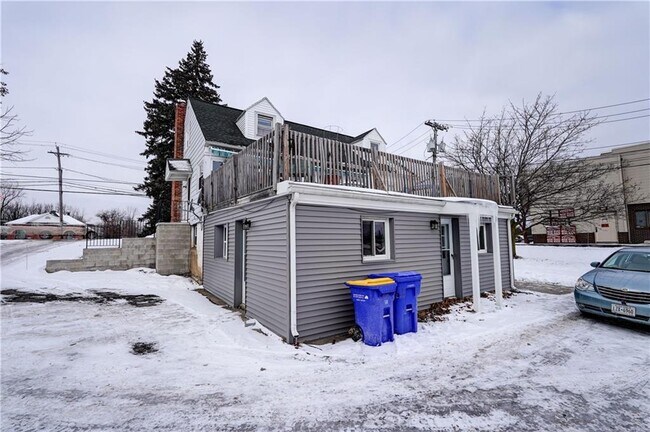Building Photo - 1070 Gravel Rd
