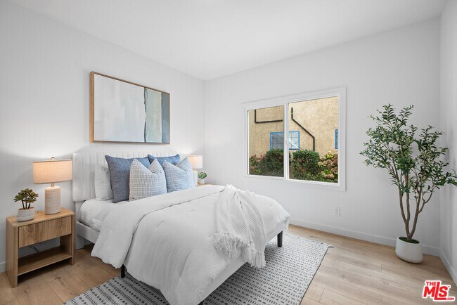 Building Photo - 3626 E 1st St