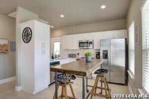Building Photo - 30652 Oakview Dr