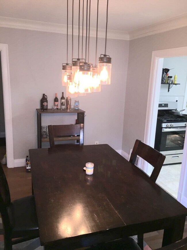 Building Photo - 2230 Riverside Dr NE