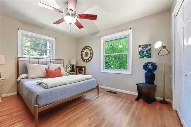 Building Photo - 3831 Greenhill Dr