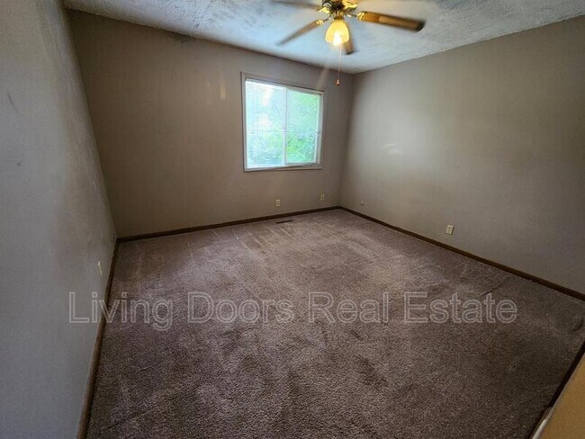 Building Photo - 4933 Ginny Ave