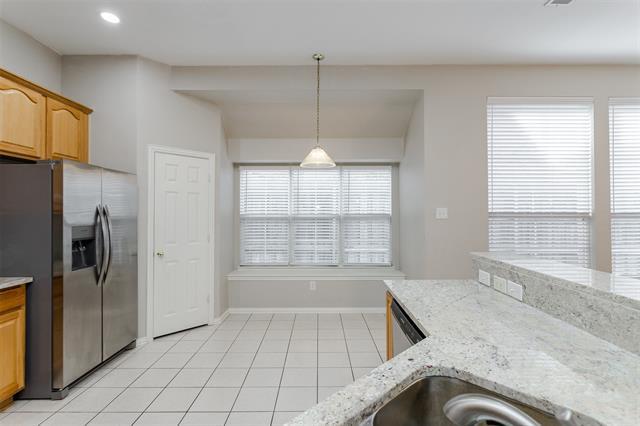 Building Photo - 2450 Streamside Ct