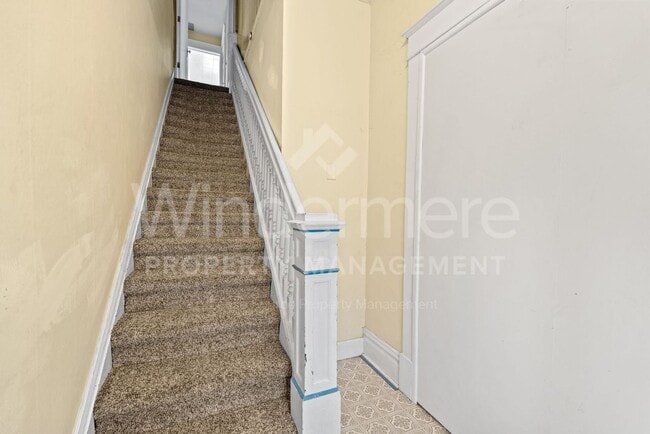 Building Photo - 1122 S Walnut St