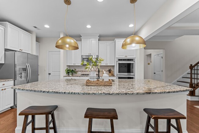 Building Photo - Gorgeous 3 Bedroom Townhome w/ Premium Fin...