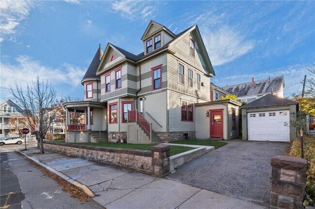 Building Photo - 350 Broadway