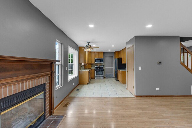 Building Photo - 2S601 River Oaks Dr