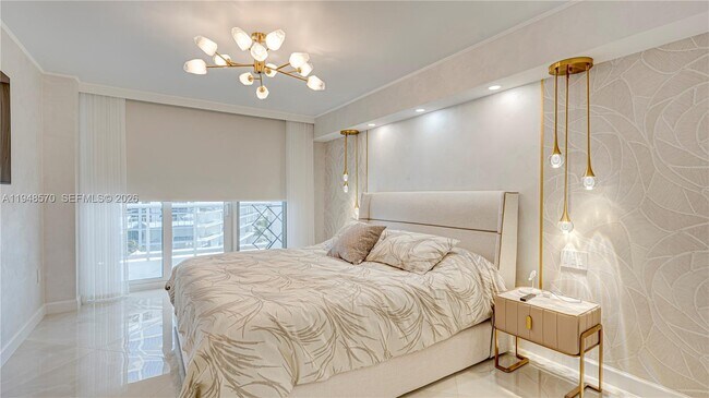 Building Photo - 16711 Collins Ave