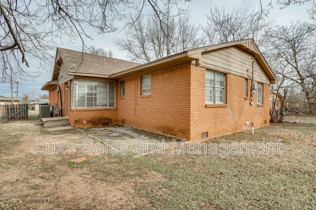 Building Photo - 236 NW 85th St