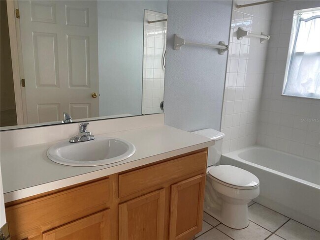 Building Photo - 539 Lady Diana Dr